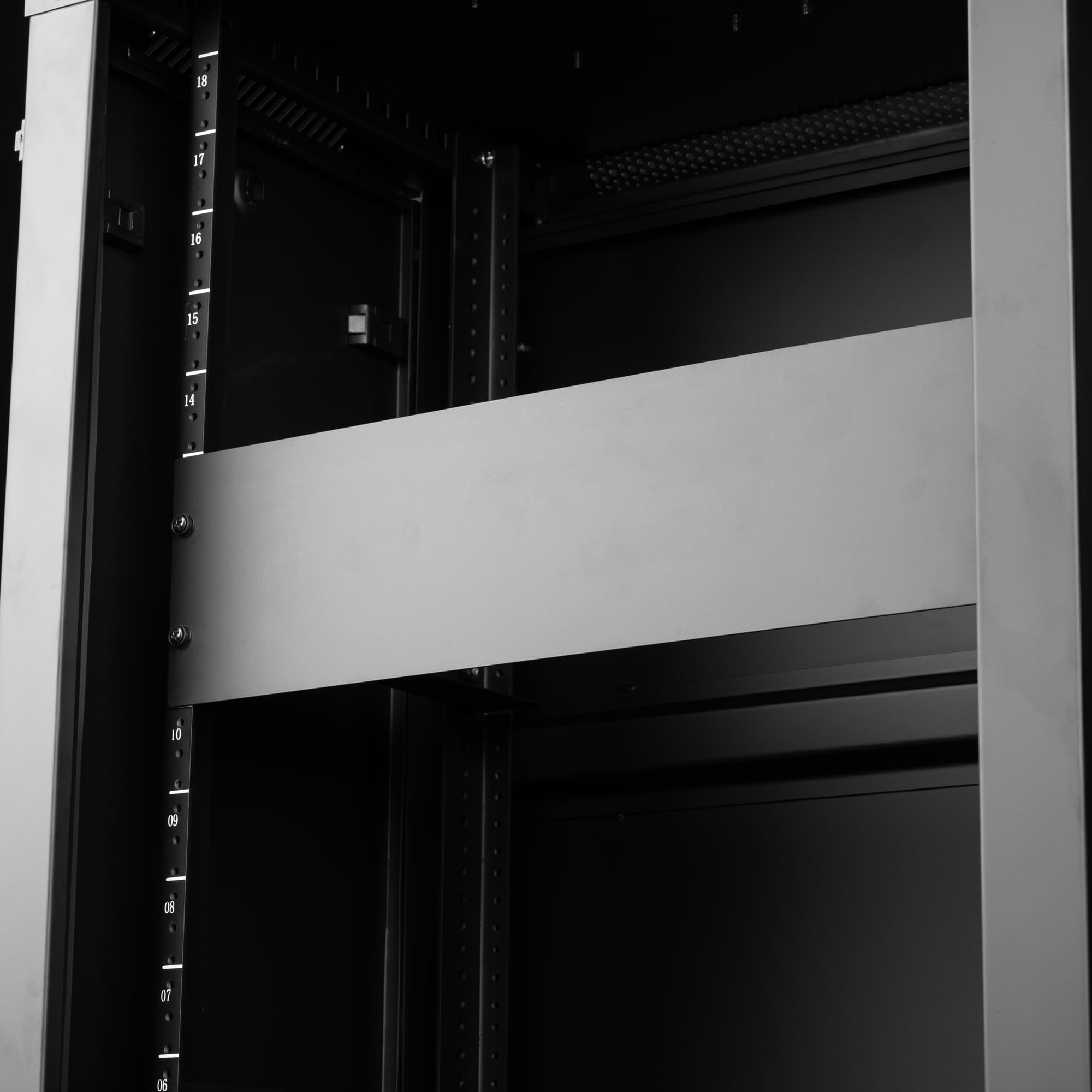 Gator Rackworks Universal Rack Mounted Steel Flat Panel Accessory, 3U Size (GRW-PNLSTFT3)