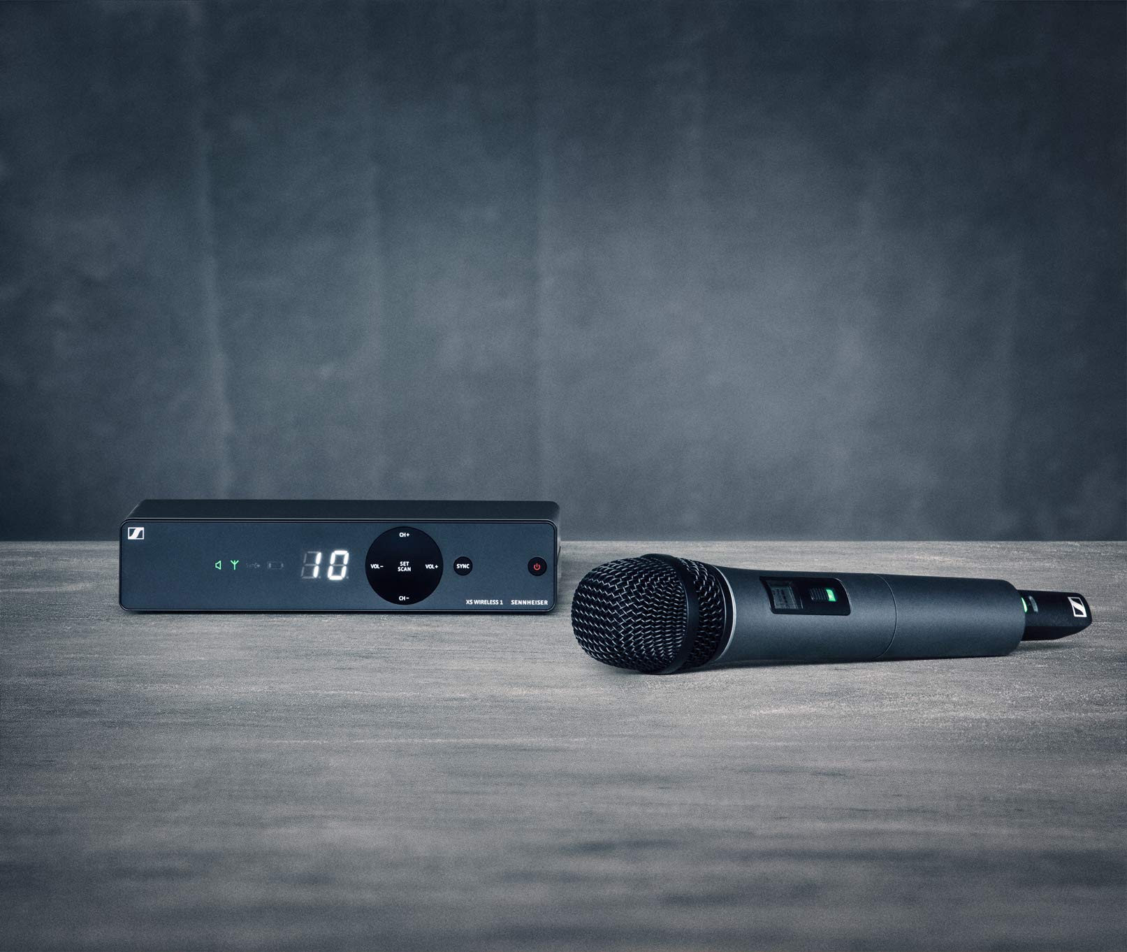 Sennheiser Pro Audio XSW 1-825-A Vocal Wireless Microphone, A Range 548-572 MHz, Black, medium