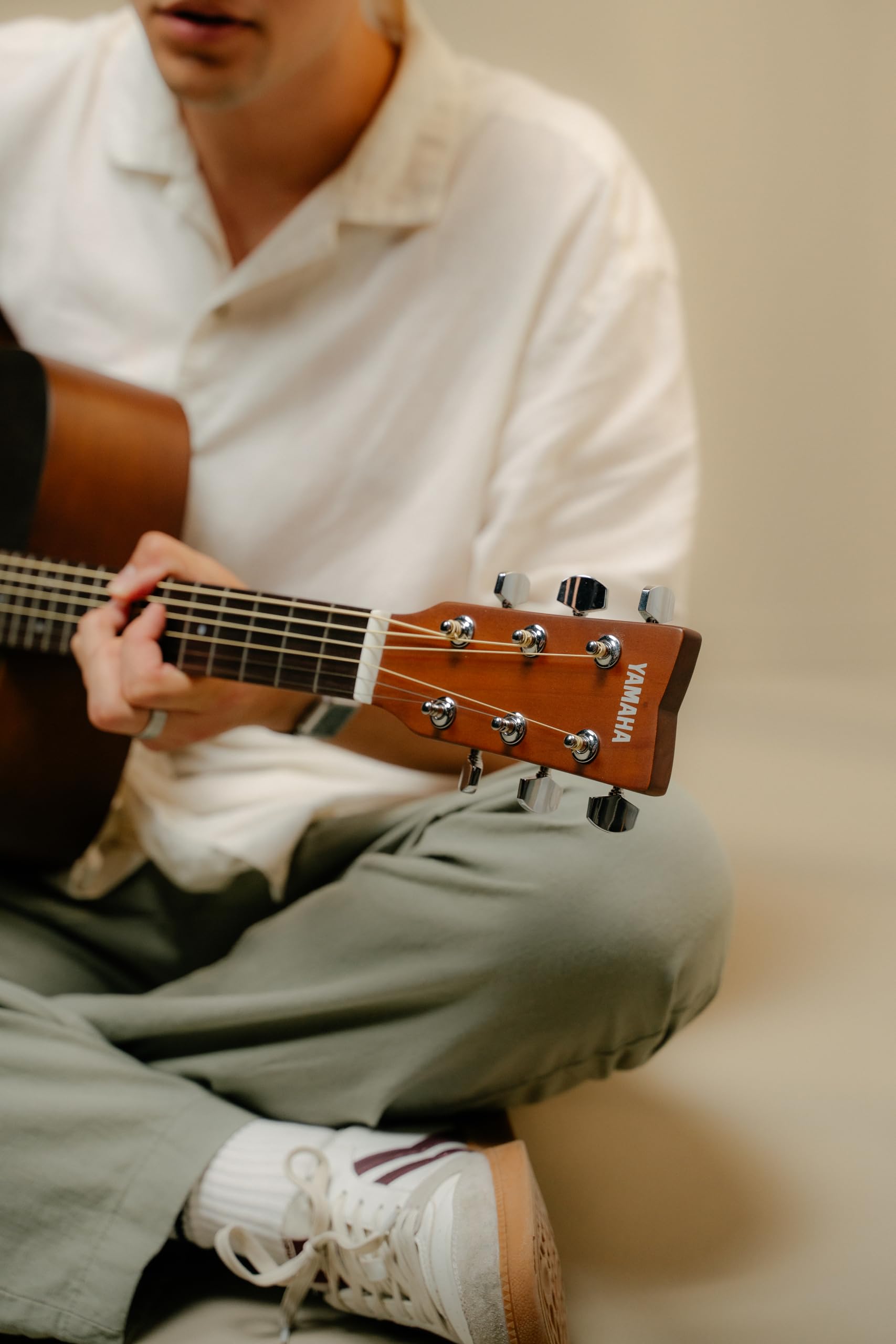 Yamaha F400 NS F400 Acoustic Guitar for Beginners with Comfortable Scale Length and Spacing, Natural Satin Finish (Amazon Exclusive)