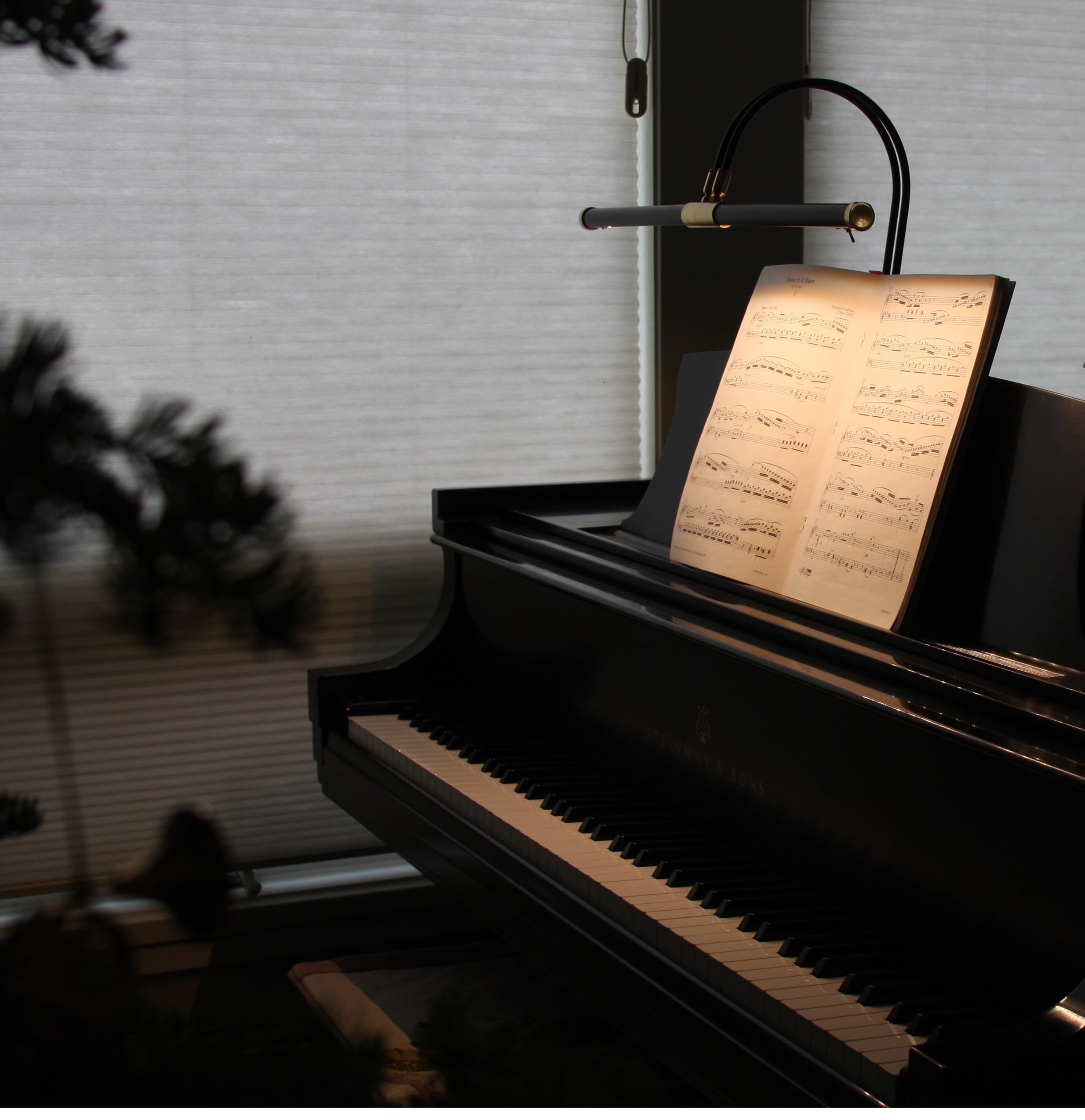 Cocoweb 22″ Battery Powered Grand Piano Lamp in Mahogany Bronze – LED, Adjustable, Quality Lighting