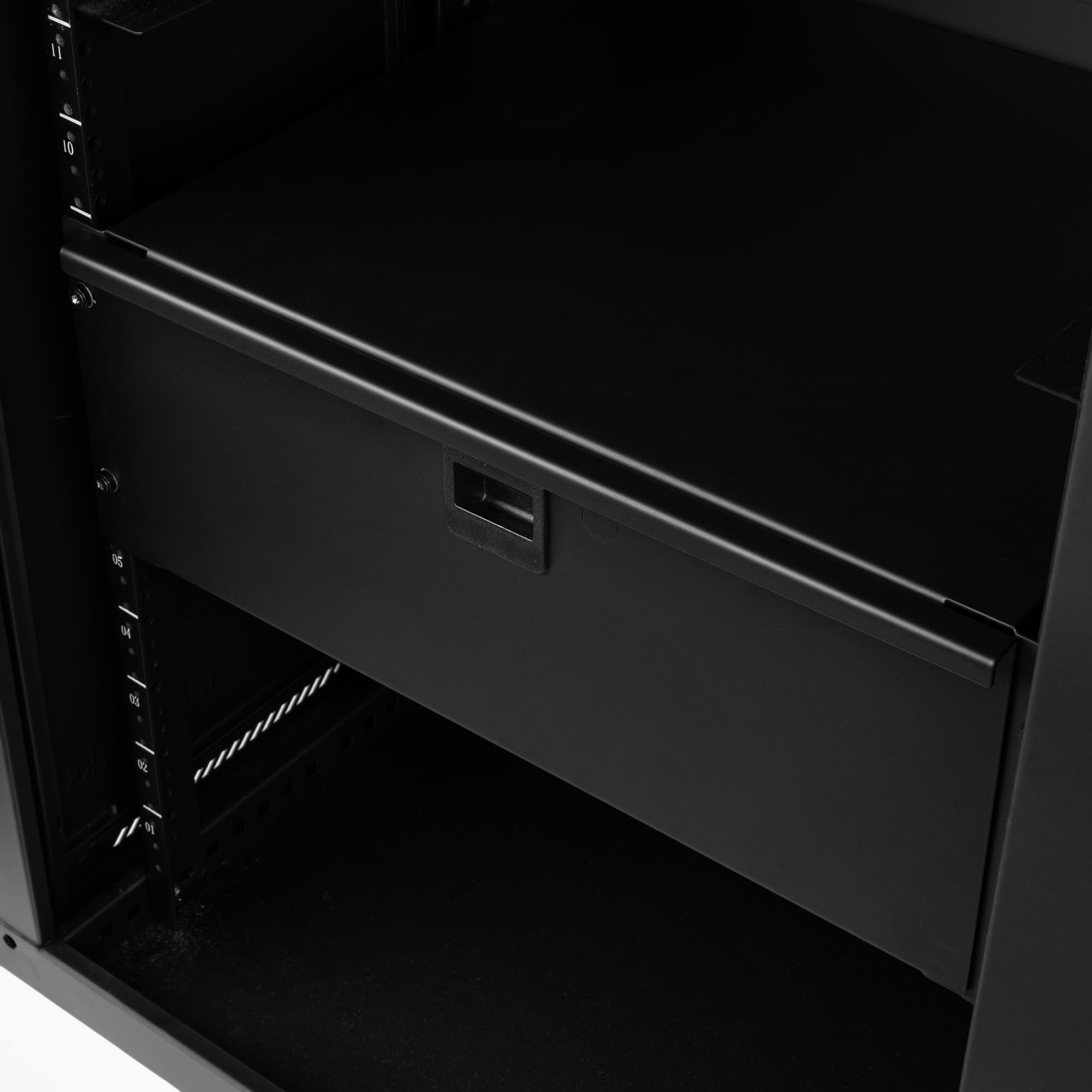 Gator GRW-DRWDF4 Rackworks Standard 4U Rack Mount Drawer with Foam Interior and Lock, 14.2″ Deep ()