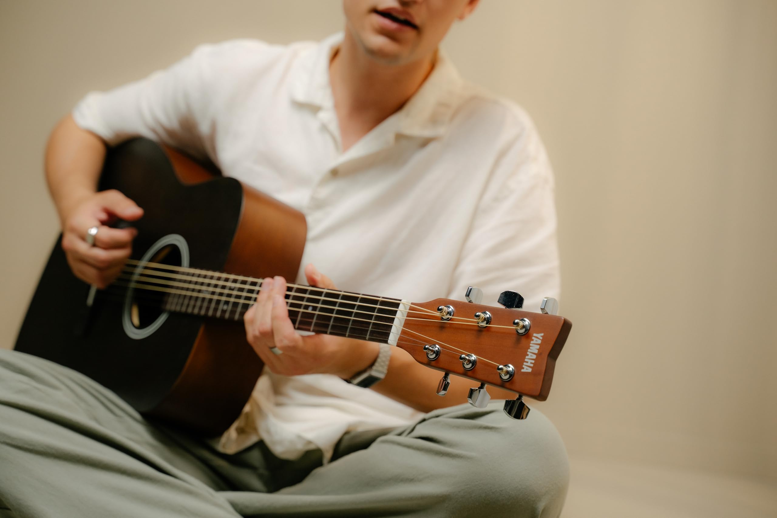 Yamaha F400 SMB F400 Acoustic Guitar for Beginners with Comfortable Scale Length and Spacing, Smoky Black Satin Finish (Amazon Exclusive)
