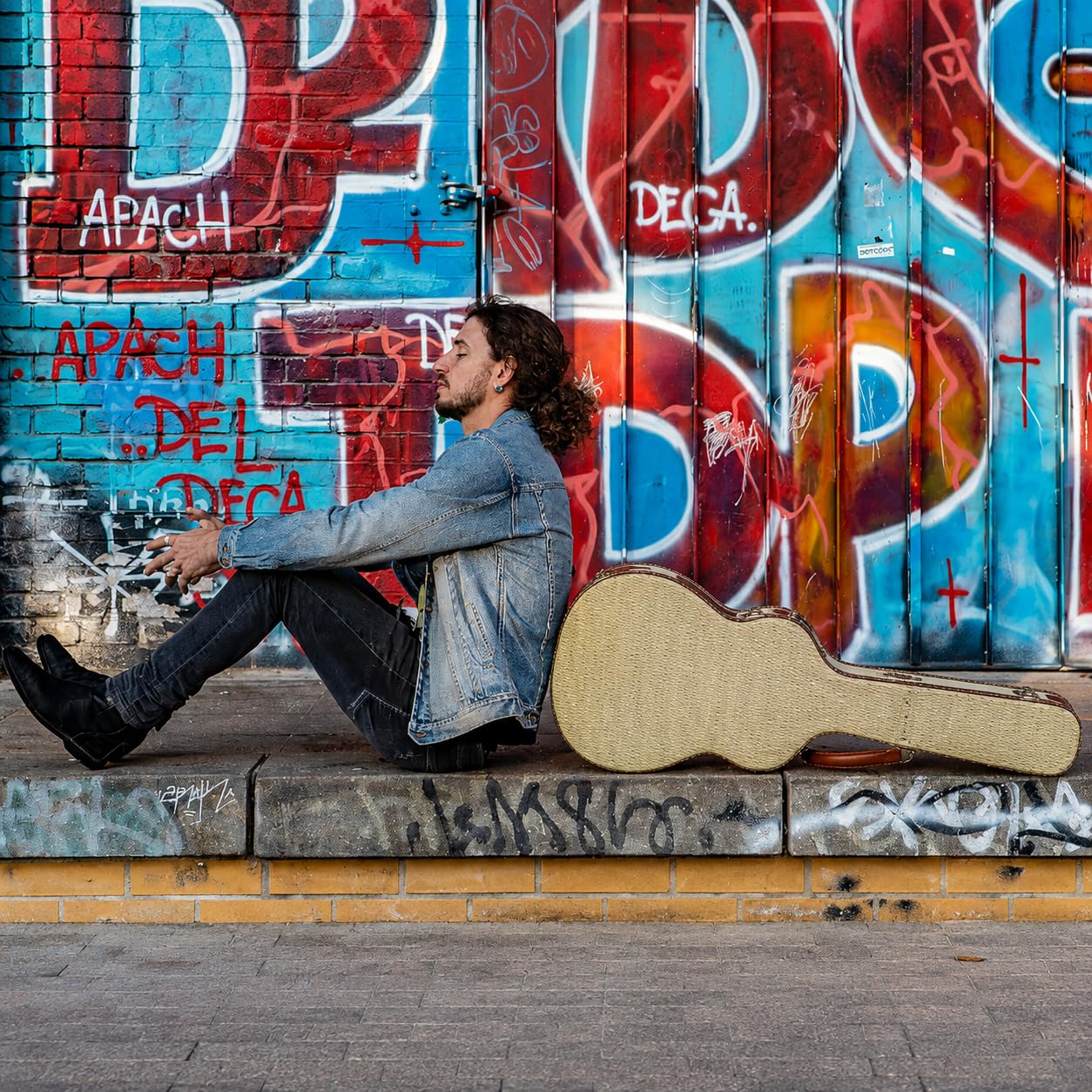 Crossrock Master Series 000 12-Fret Acoustic Guitar Case | Classic Tweed Exterior, Re-Engineered Wooden Shell, Leather Handle & Deep Red Velvet Interior(CRW720-00012FT)