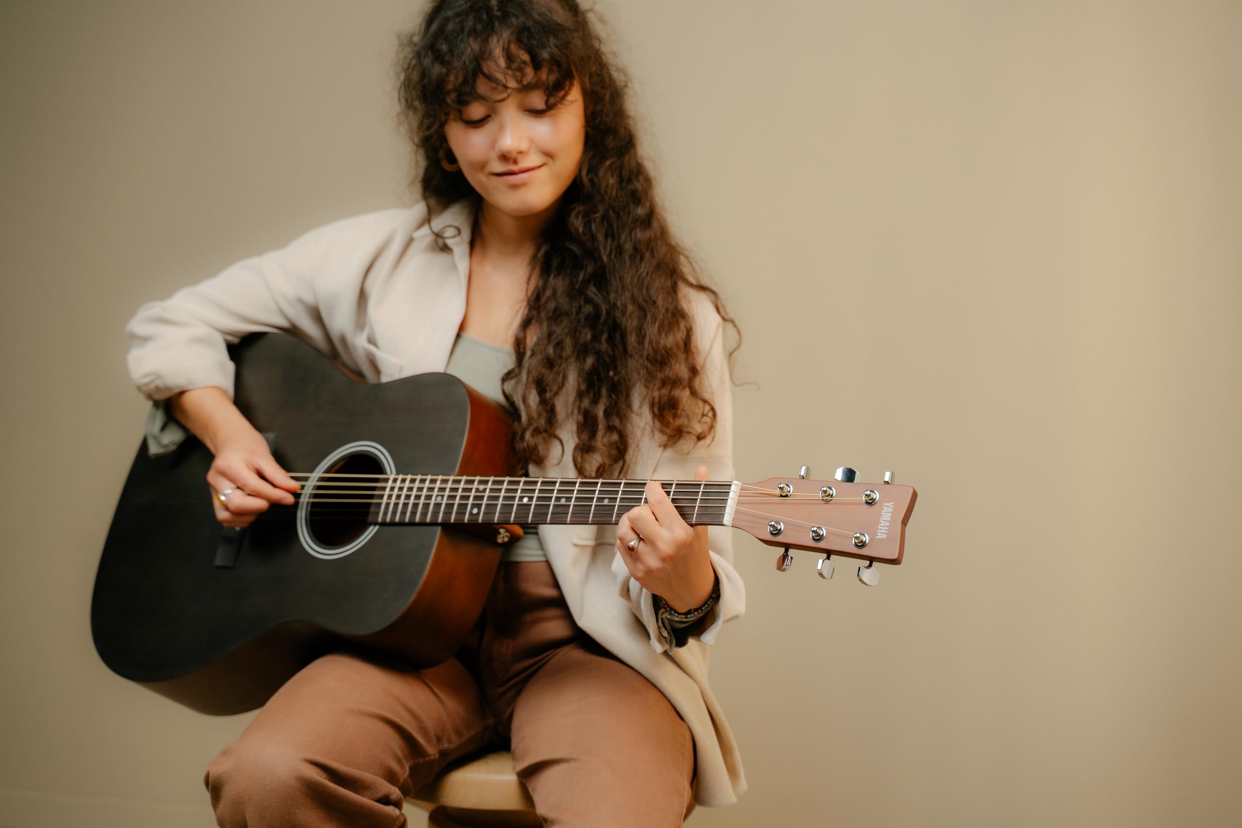 Yamaha F400 NS F400 Acoustic Guitar for Beginners with Comfortable Scale Length and Spacing, Natural Satin Finish (Amazon Exclusive)