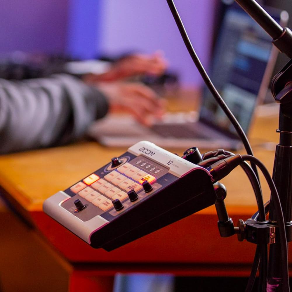 Zoom V3 Vocal Processor for Streaming & Live Performance