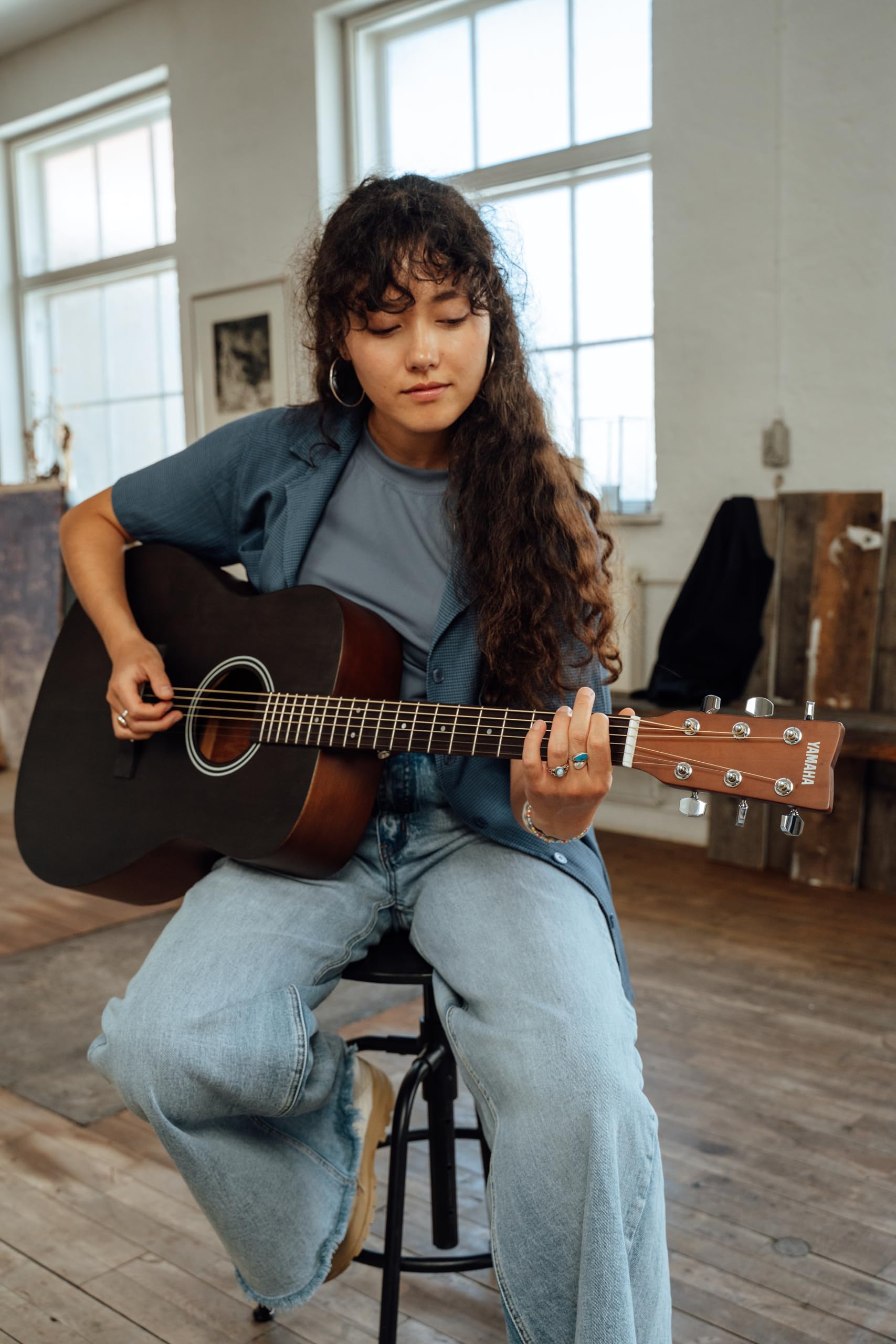 Yamaha F400 SMB F400 Acoustic Guitar for Beginners with Comfortable Scale Length and Spacing, Smoky Black Satin Finish (Amazon Exclusive)