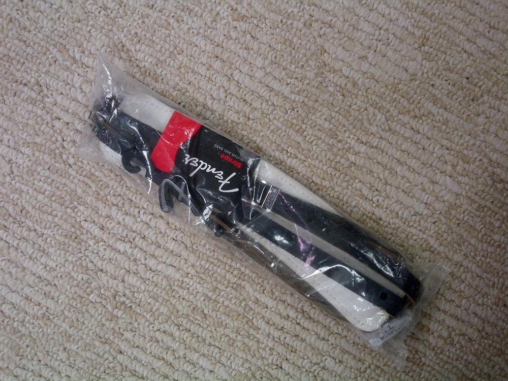Fender 0990689000 Standard Vintage Guitar Strap, Black Leather