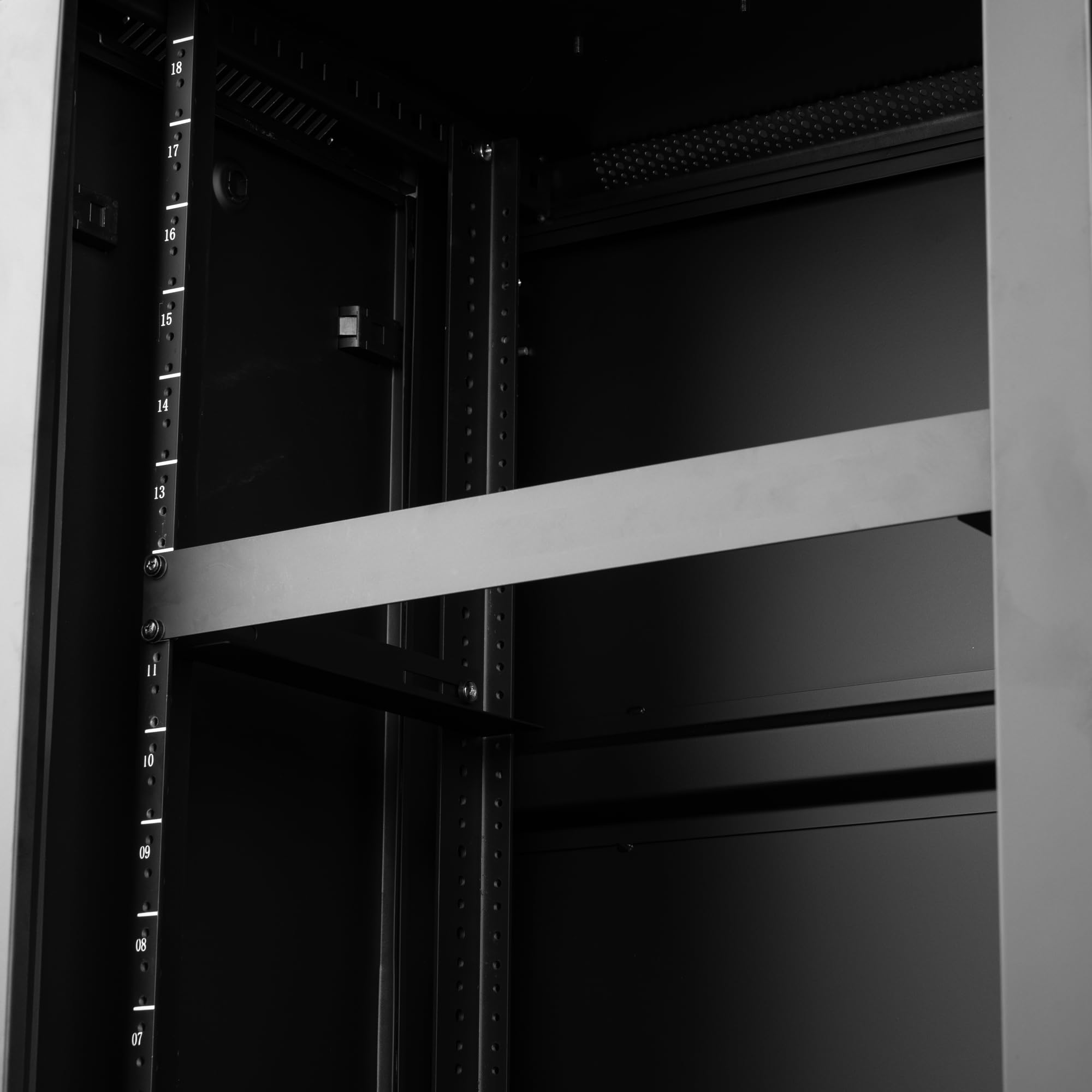 Gator GRW-PNLSTFT1 Rackworks Universal Rack Mounted Steel Flat Panel Accessory, 1U Size ()