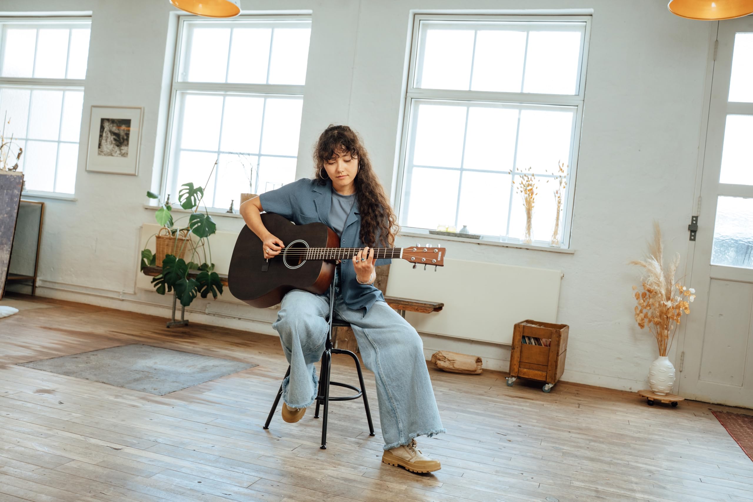 Yamaha F400 SMB F400 Acoustic Guitar for Beginners with Comfortable Scale Length and Spacing, Smoky Black Satin Finish (Amazon Exclusive)