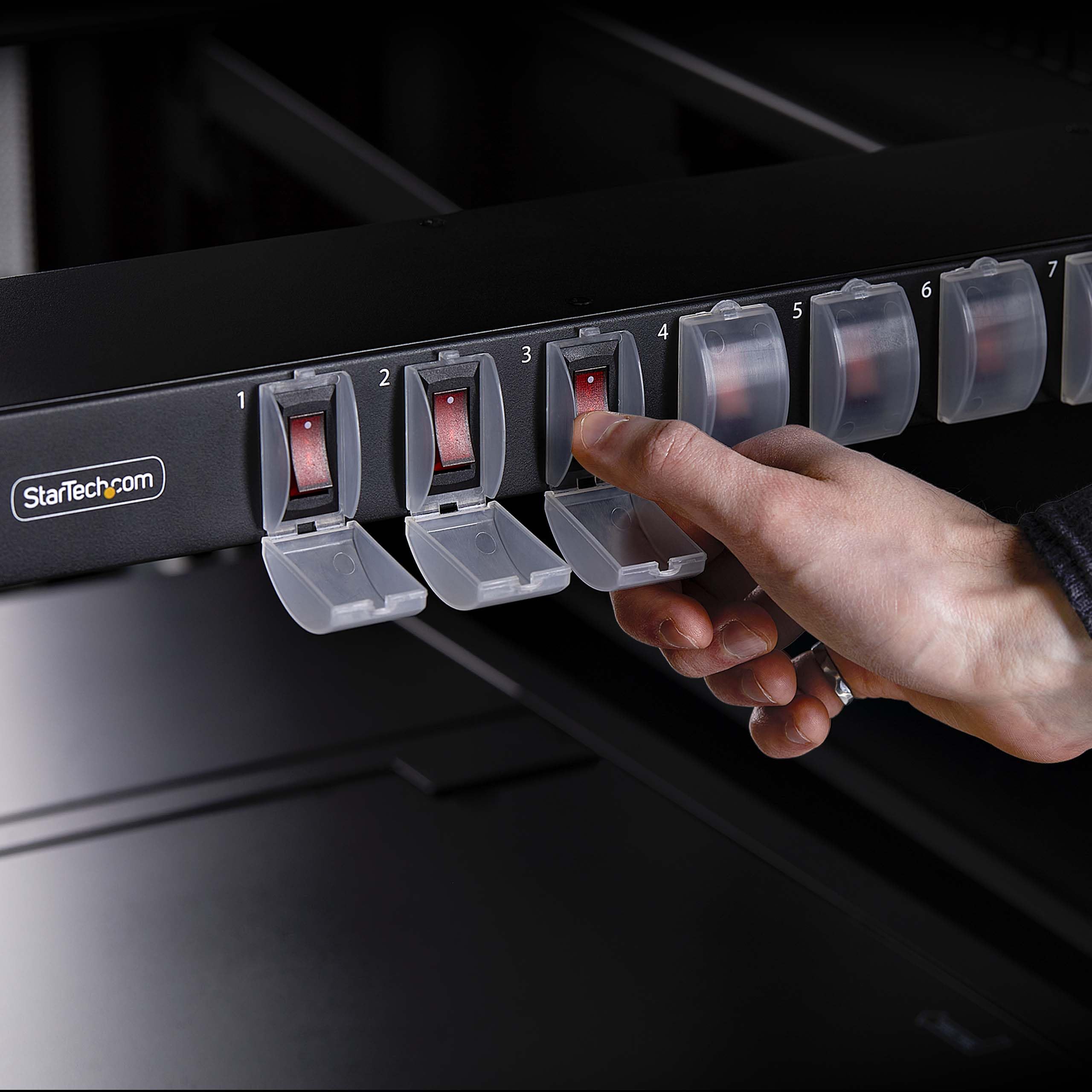 StarTech 8-Outlet 1U Switched PDU, 15A, TAA, 125V (8NS8-RACK-MOUNT-PDU)