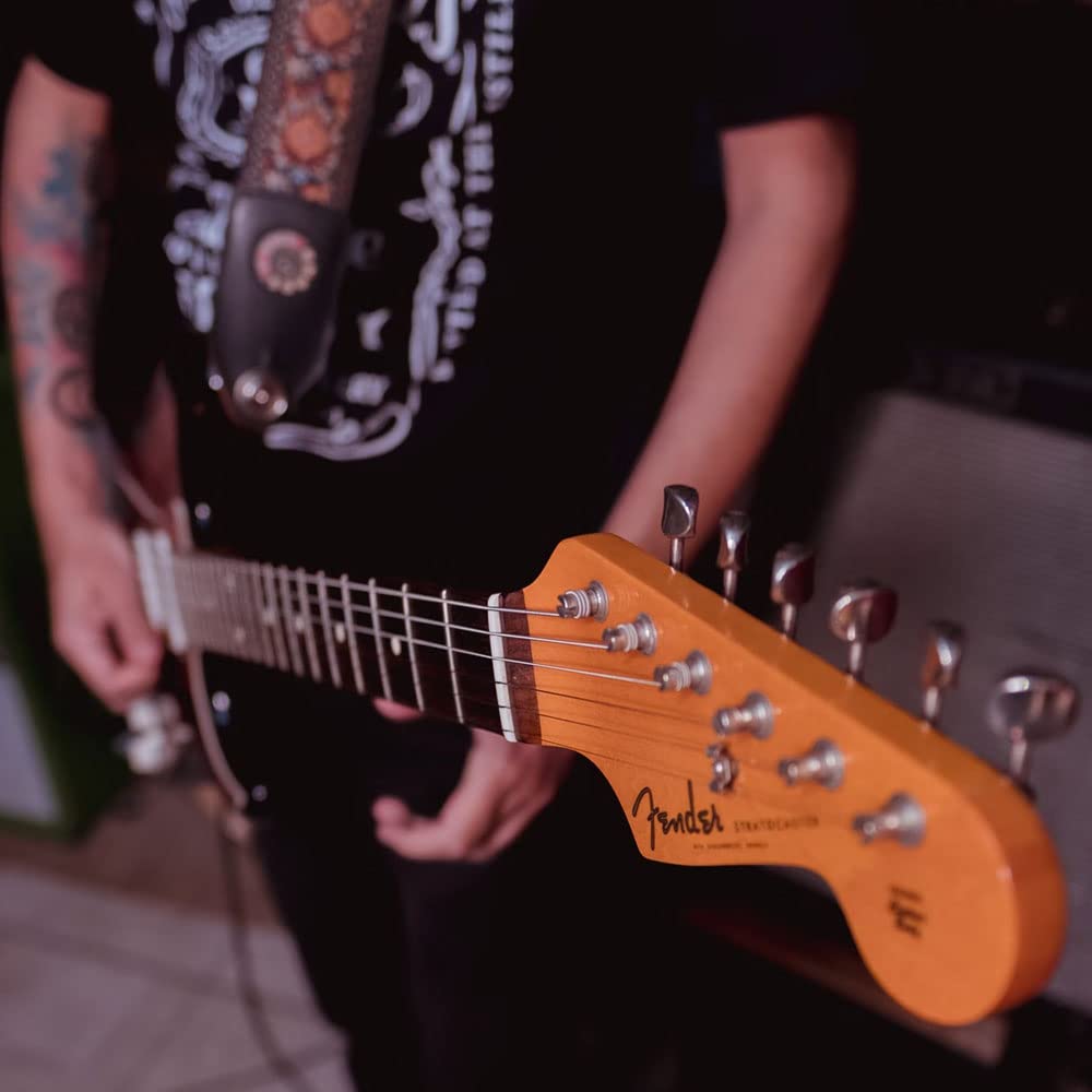 Fender 374024592 Squier Classic Vibe 70s Stratocaster Electric Guitar, with 2-Year Warranty, Walnut, Laurel Fingerboard